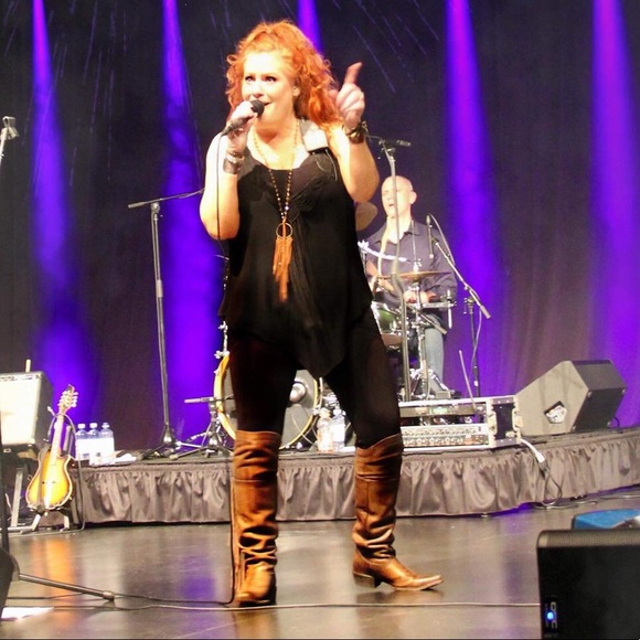 Meet your Posher, Julie layne - Picture 3 of 7